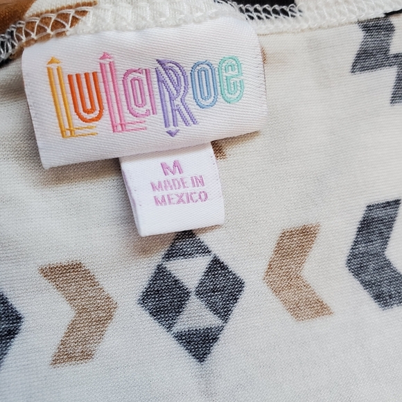 Lularoe Geometric Patterned Curved Hem Top Size Med - Picture 2 of 7